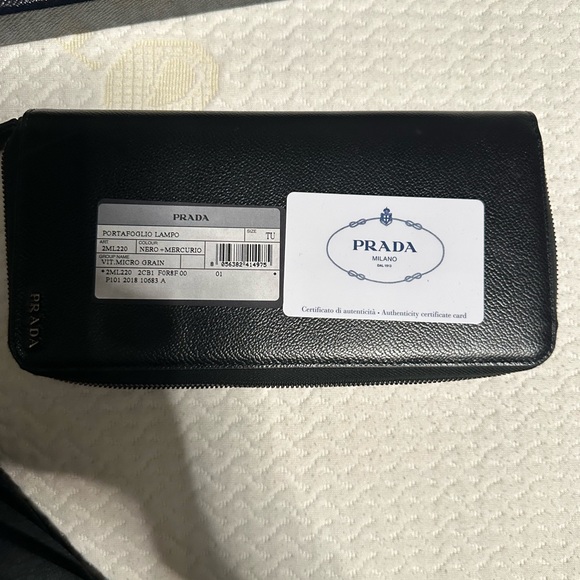 Large Prada Leather Wallet - Picture 3 of 8